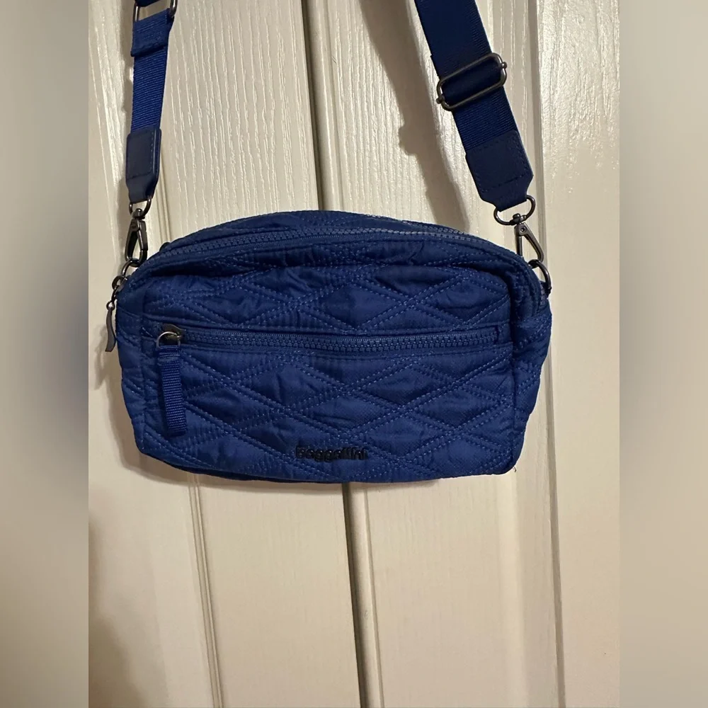 Baggallini Royal Blue Quilted Crossbody Bag - Like New